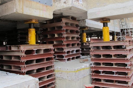 南北樓房遷移工程-70噸千斤頂頂昇